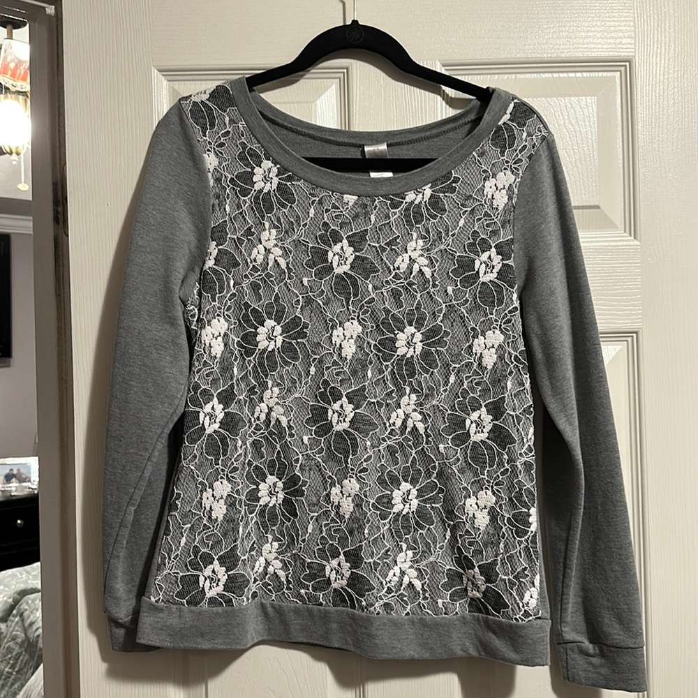 Gray sweatshirt with lace detail